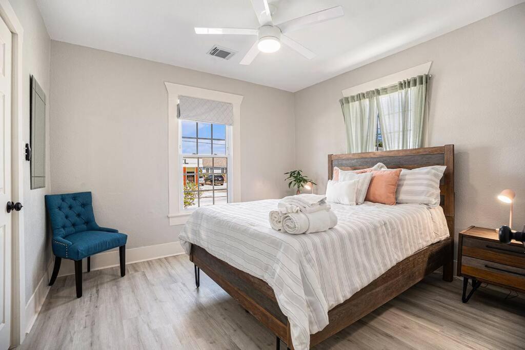 Sea Pink Retreat - Walk To Beach, Newly Renovated Galveston Extérieur photo