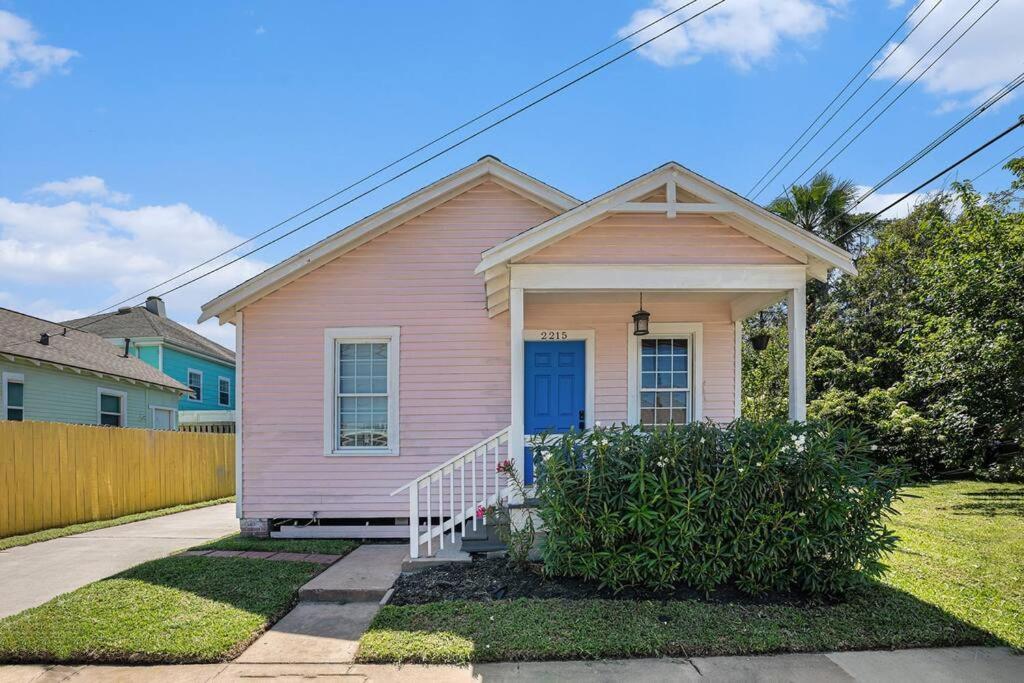 Sea Pink Retreat - Walk To Beach, Newly Renovated Galveston Extérieur photo