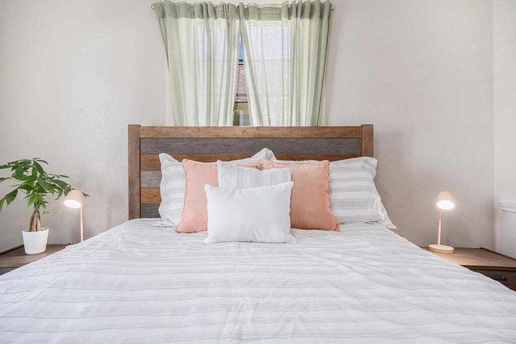 Sea Pink Retreat - Walk To Beach, Newly Renovated Galveston Extérieur photo